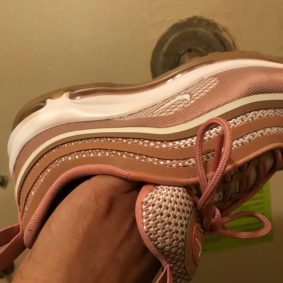 Air Max - Picture 2 of 3